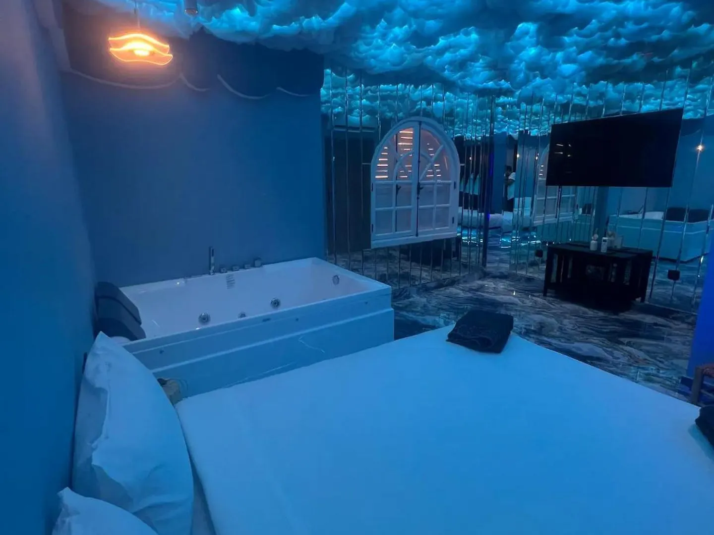 Tete Dans Les Nuages ! Jacuzzi Apartment Marrakesh